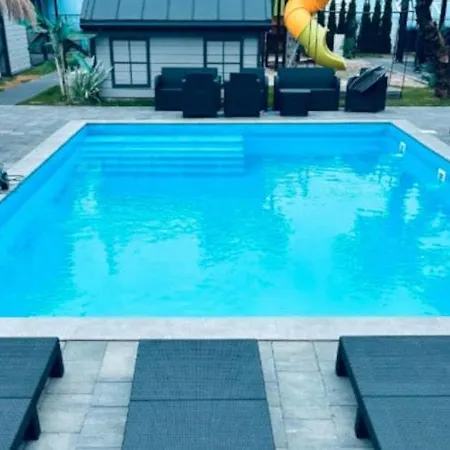 بيت للعطل Air-conditioned Homes With Swimming Pool
