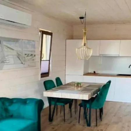 Air-conditioned Homes With Swimming Pool