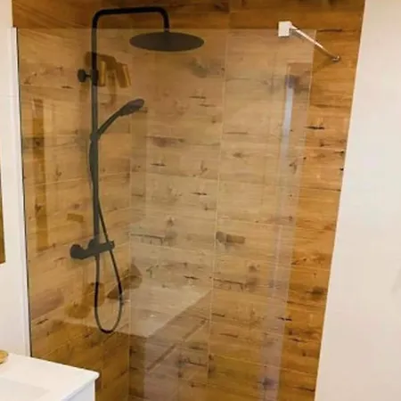 Air-conditioned Homes With Swimming Pool